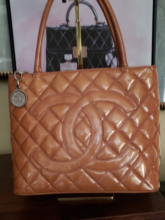 CHANEL Handbags - CHANEL Medallion Patent Leather tote bag (Good Condition)